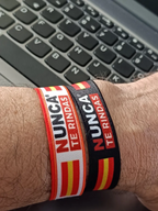 Pack 4 Pulseras NUNCA TE RINDAS® — 2 Negras + 2 Blancas